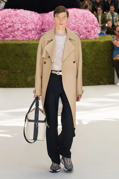 Look 25